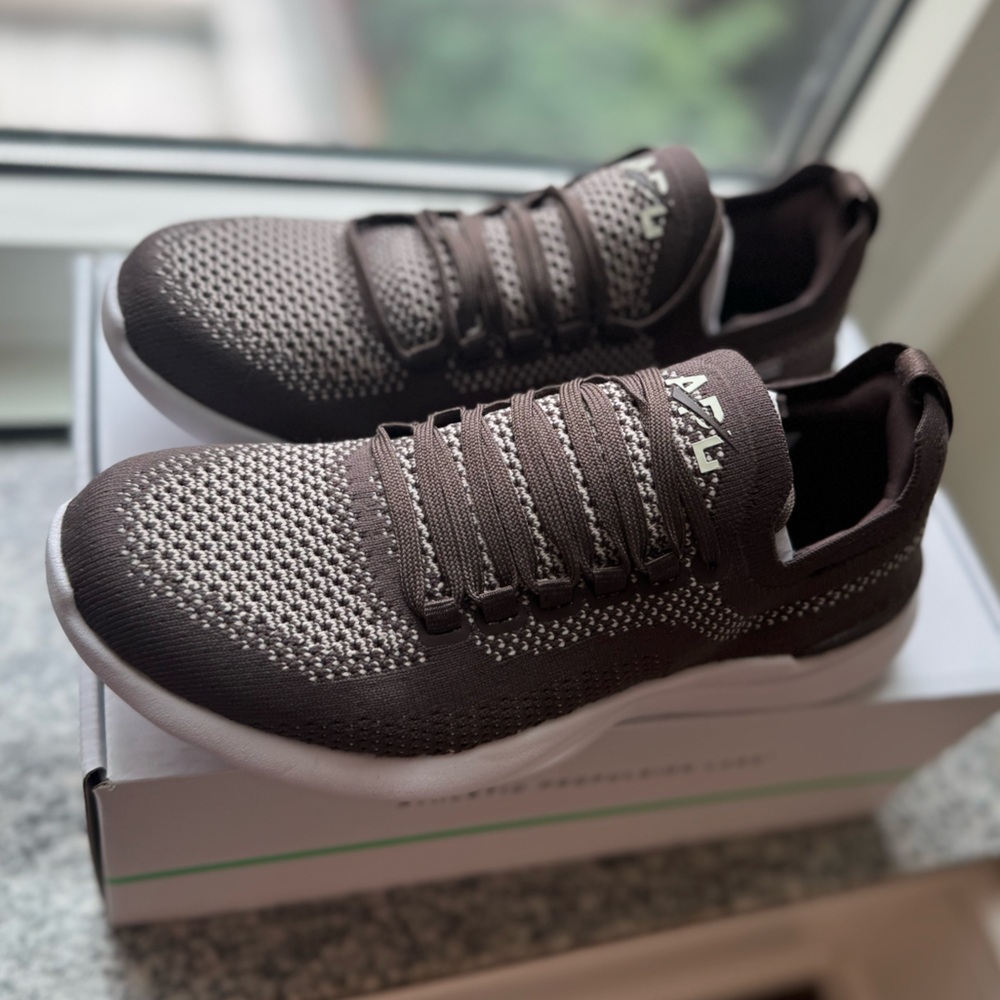 NWB APL TechLoom Breeze Sneakers Chocolate Warm Silk White W 6 (Y 4.5)